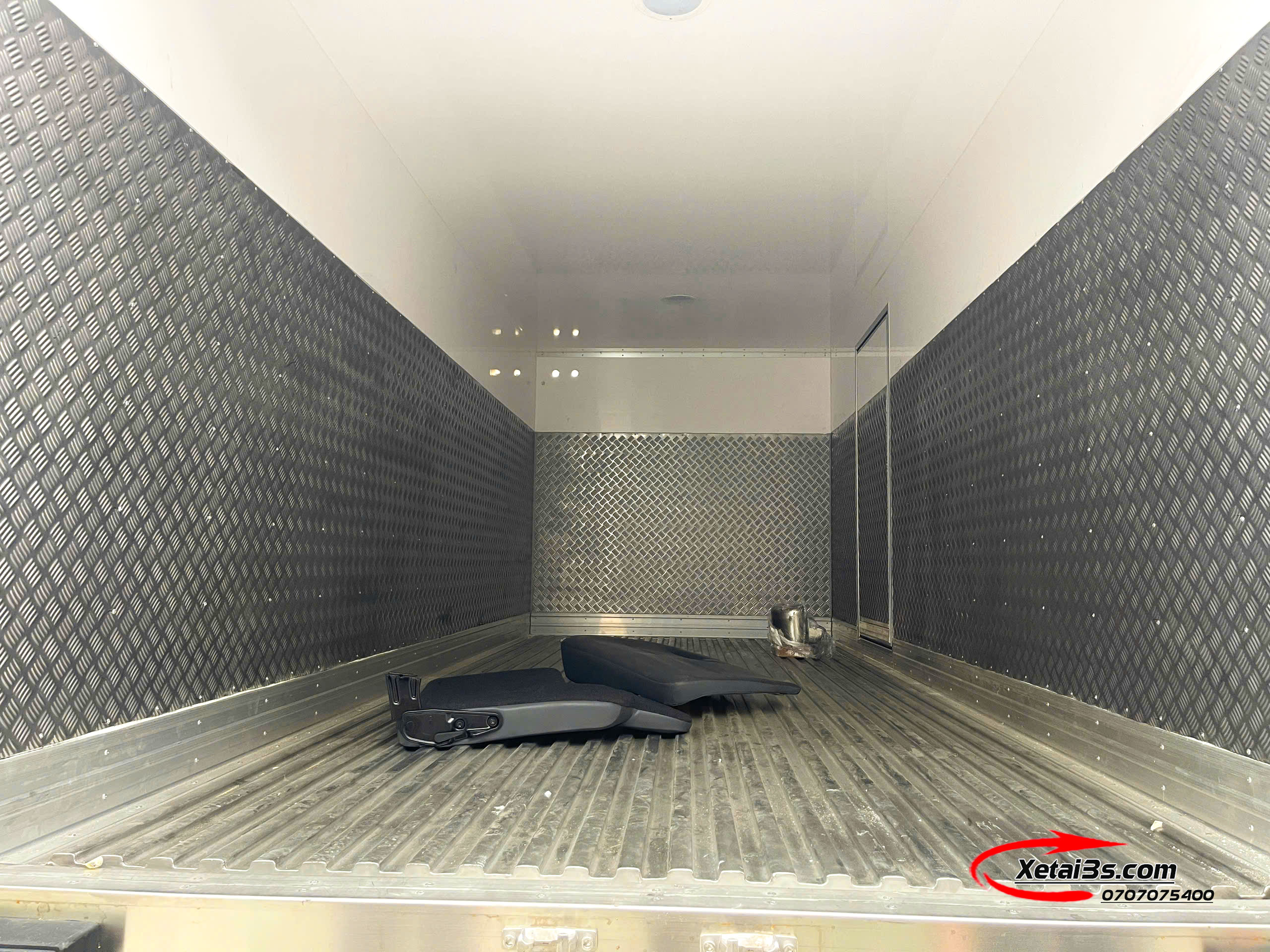 ISUZU NPR400 Euro5 3.5 tấn thùng bảo ôn oxy - Ảnh 6