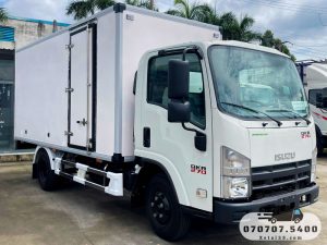 ISUZU QKR270 2.490 Tấn Thùng Kín Composite